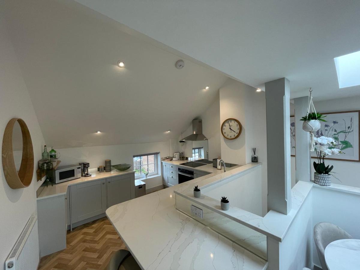 Lees Lookout Holt ,2 Bedroom Luxury Apartment With Private Parking Kültér fotó